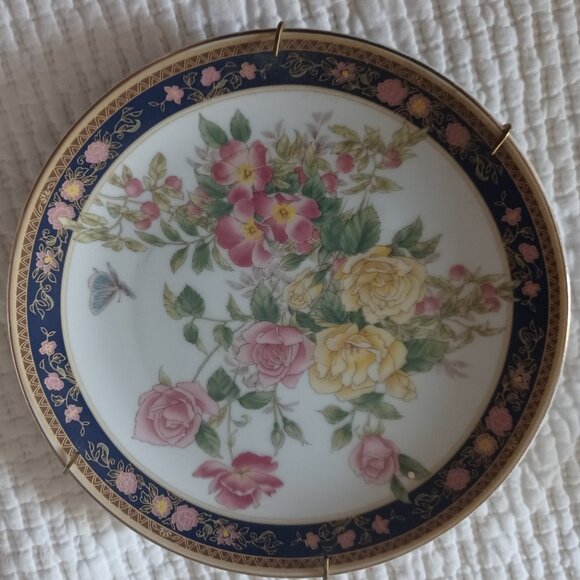 Multi-flower image pattern wall plates - Picture 3 of 3